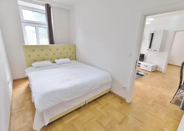 Schoenbrunn Apartments